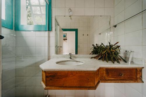 Bilik mandi di Pousada Enseada do Jatobá