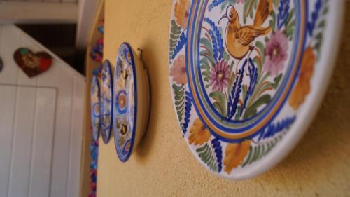 a plate on a wall with flowers on it at B&B Il Vicolo Di Pizzo in Pizzo