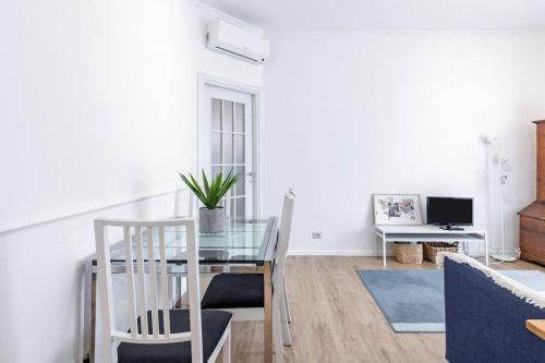 HOST4U - GOLFO ARANCI, Beautiful Apartment in Milan