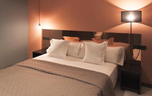 Katil atau katil-katil dalam bilik di Apartamentos NONO by Charming Stay