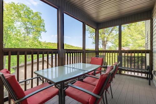 a screened in porch with a table and chairs at 3BR Walk-In Near Silver Dollar City - Game Room - Pool - FREE TICKETS INCLUDED - RR93A in Branson