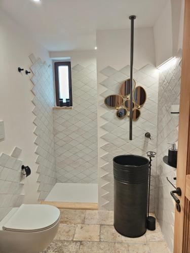 a bathroom with a toilet and a shower at Chez Liart 1 in Fasano
