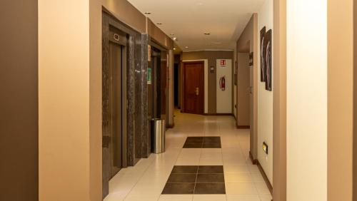 a hallway of a hospital with a hallwayngth at Gran Hotel Toloma in Cochabamba