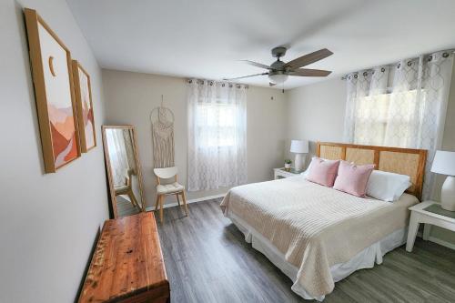 a bedroom with a bed and a ceiling fan at Dockside Daydreamin' in Ocean City