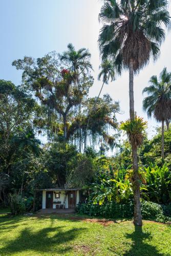 Taman di luar Pousada Enseada do Jatobá