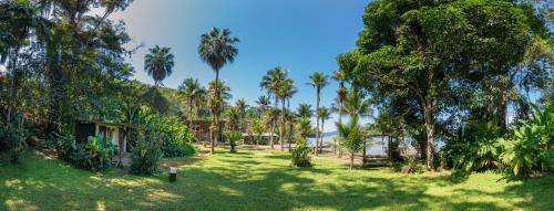 Taman di luar Pousada Enseada do Jatobá