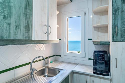 a kitchen with a sink and a window at Vista del Mar Residencial in Roquetas de Mar