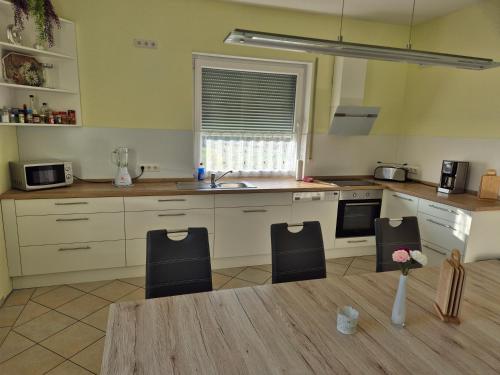 Η κουζίνα ή μικρή κουζίνα στο Ferienhaus RUTH
