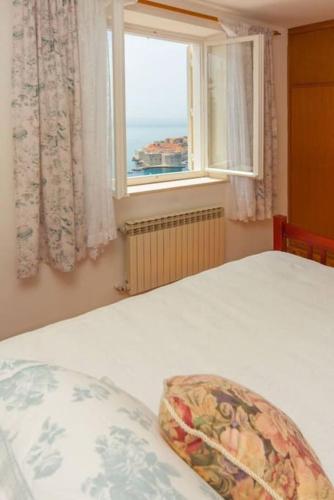 Villa Sofia - Amazing Views - "10 min walk from main beach and old town"