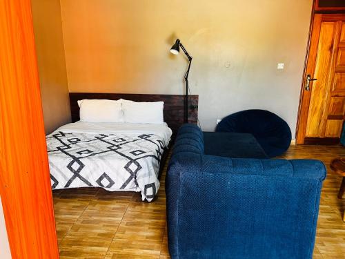Una cama o camas en una habitación de Kampala heights
