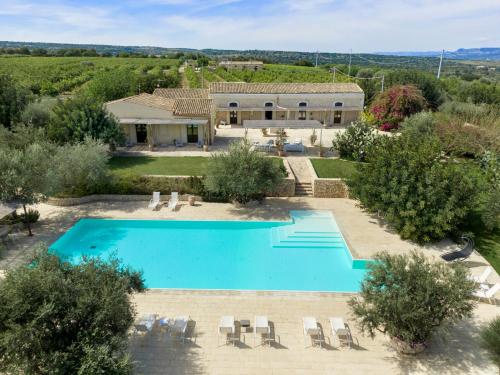 an aerial view of a villa with a swimming pool at Baglio donna Concetta in Noto