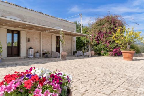 a pot of flowers sitting on a patio at Baglio donna Concetta in Noto