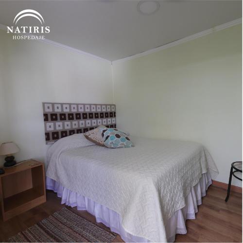 Una cama o camas en una habitación de Natiris
