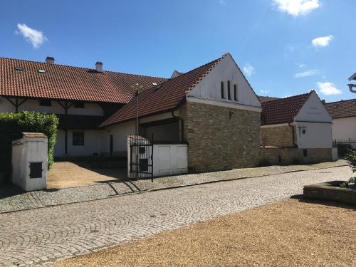 a building with a gate in the middle of a road at Holubník statečných žen králových in Luže