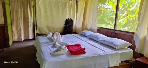 Un pat sau paturi într-o cameră la Amazon Tropical Expeditions