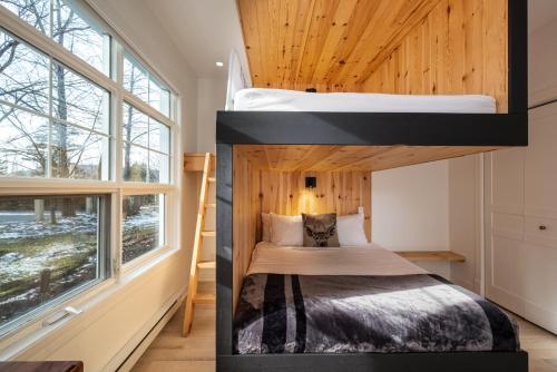 a bedroom with a bunk bed in a house at Les Eaux 233-2-Alpine Family Escape in Mont-Tremblant