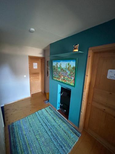 Postel nebo postele na pokoji v ubytování Evis Cottage