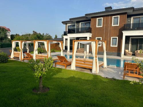a backyard with a gazebo and a pool at Premium park rezidans in Kemer