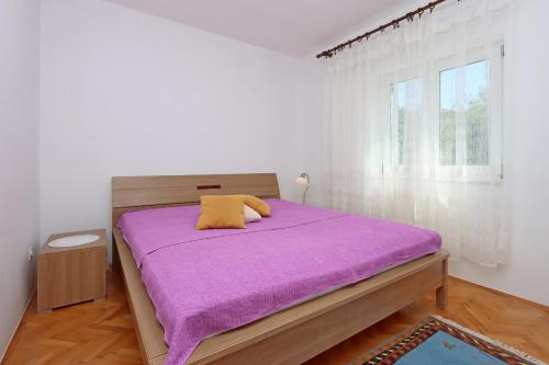 Kama o mga kama sa kuwarto sa Apartments by the sea Klenovica, Novi Vinodolski - 5516
