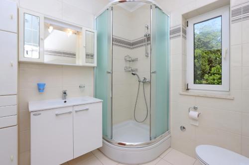 Koupelna v ubytování Apartments by the sea Klenovica, Novi Vinodolski - 5516