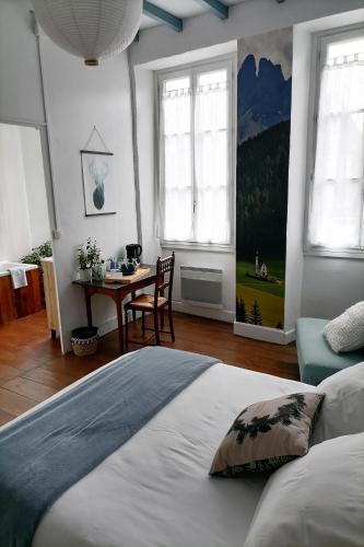 Ένα ή περισσότερα κρεβάτια σε δωμάτιο στο Le grand Houx