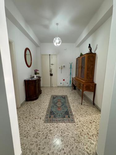 a hallway with a room with a rug and a mirror at L'Antica dimora in Terlizzi