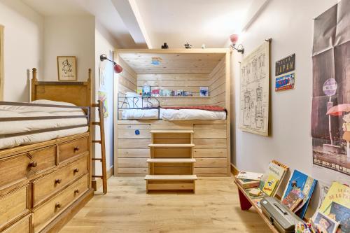 a childs bedroom with a bunk bed and a ladder at Très beau Loft Industriel Paris 20e in Paris