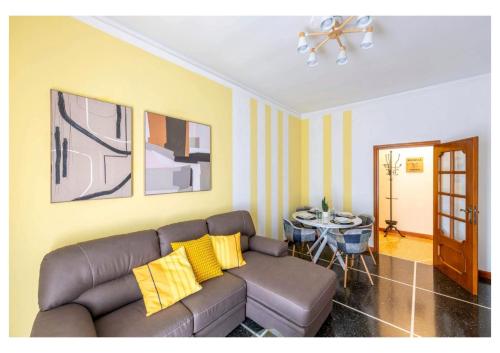 a living room with a couch and a table at Genova Holidays House Erma - Parcheggio Privato e Wi-Fi - AC in Genova