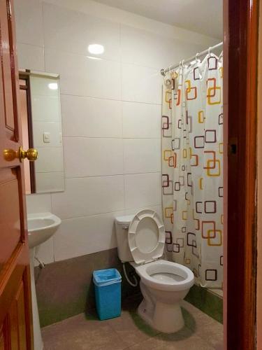 Ein Badezimmer in der Unterkunft HOTEL OMAR S.R.L.