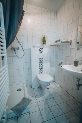 a bathroom with a toilet and a sink at Heimathafen in Büsum