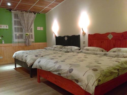 Cama o camas de una habitación en 啡藏幸褔小木屋羅東梅花湖Joy Home B&B