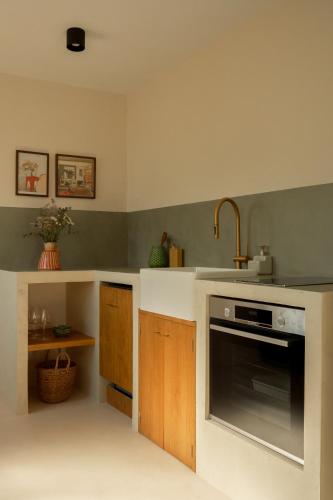 a kitchen with a sink and a oven at Casa Uva - Boutique Stay in Vejer de la Frontera