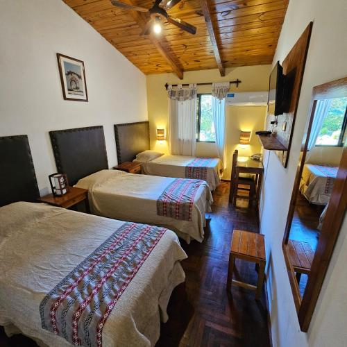 Una cama o camas en una habitación de Hotel Tafí