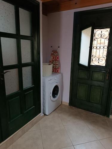 Φωτογραφία από το άλμπουμ του Seaside Apartments 1 σε Εμπορειός Καλύμνου