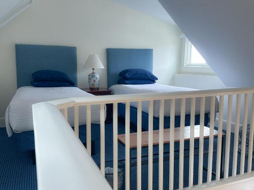 a bedroom with two beds and a crib at Harborside Inn in Newport