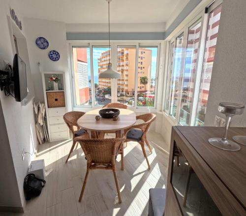 TV a/nebo společenská místnost v ubytování Estudio Torrox Beach