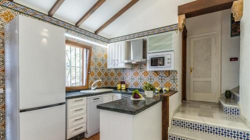 Η κουζίνα ή μικρή κουζίνα στο Casa La Mimosa Velez-Malaga by Ruralidays