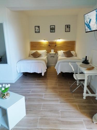 Amazing front sea view studio. Marbella Centre
