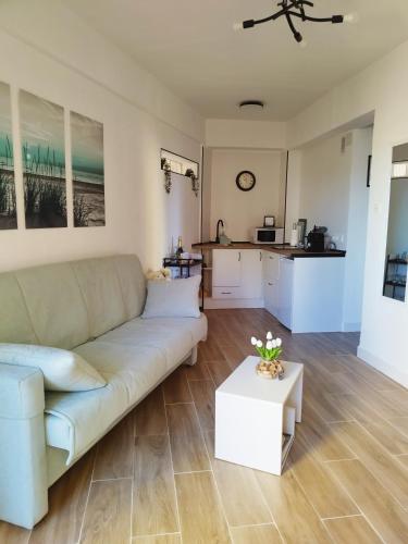 Amazing front sea view studio. Marbella Centre