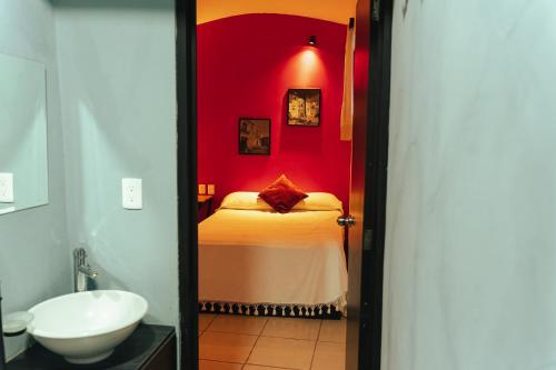 Un baño de Casa Don José: BUGAMBILIAS Suite
