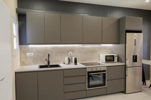 Modern 2BDR Apt - 2' to Metro - Direct to Acropolis