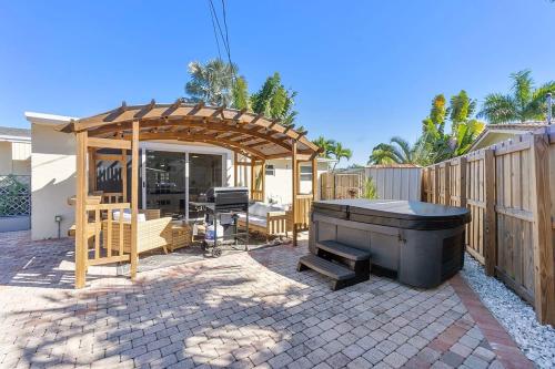 Αίθριο ή υπαίθριος χώρος στο 10 min 2 beach Hot Tub Pool Table FirePit Sleeps 8