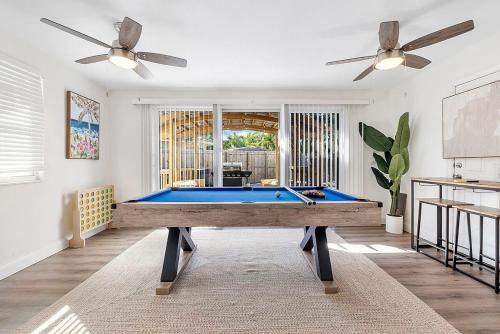 Πινγκ πονγκ στο 10 min 2 beach Hot Tub Pool Table FirePit Sleeps 8 ή εκεί κοντά