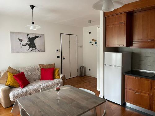 a living room with a couch and a table at A casa di Cato in Merano
