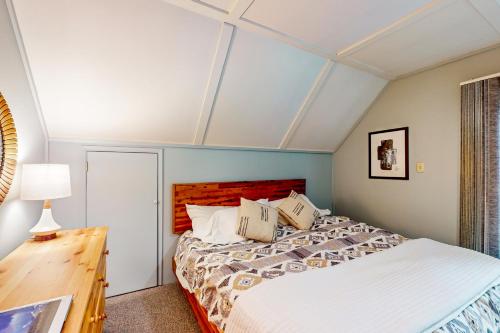 a bedroom with a bed in a room at Woodland Wanderlust in Glacier
