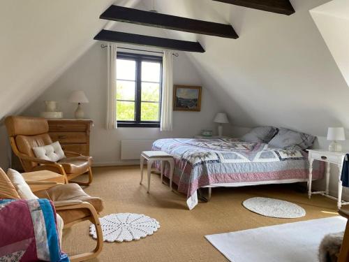 Ένα ή περισσότερα κρεβάτια σε δωμάτιο στο Smukke omgivelser i Troense