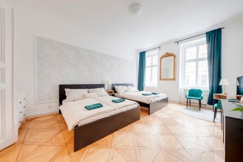Postel nebo postele na pokoji v ubytování City center premium apartment Bohemia