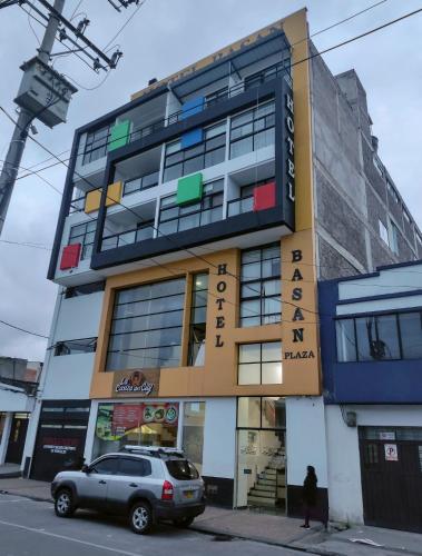a building with a car parked in front of it at Hotel Basan Plaza in Pasto