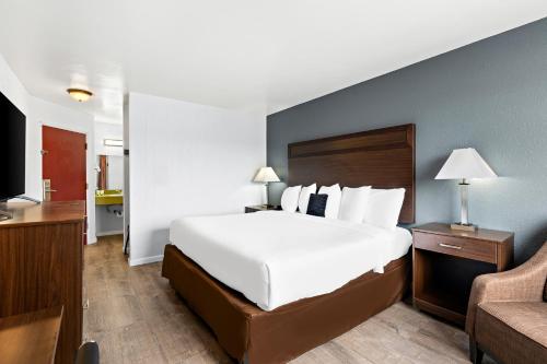 Krevet ili kreveti u jedinici u okviru objekta Red Lion Inn & Suites Yakima