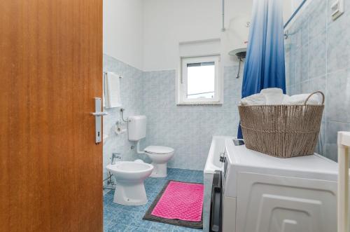 Apartment Tesic close to the sea with shared 4xbicycles